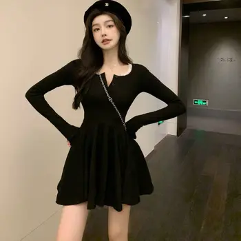 שחור V-צוואר שמלה נשים סרוגים עם שרוולים ארוכים שמלות 2022spring סתיו חדש אביזרי סגנון גבוה המותניים סקסי טמפרמנט שמלת מגמה